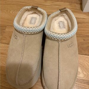 UGG Womens Tazz 2 Platform like new